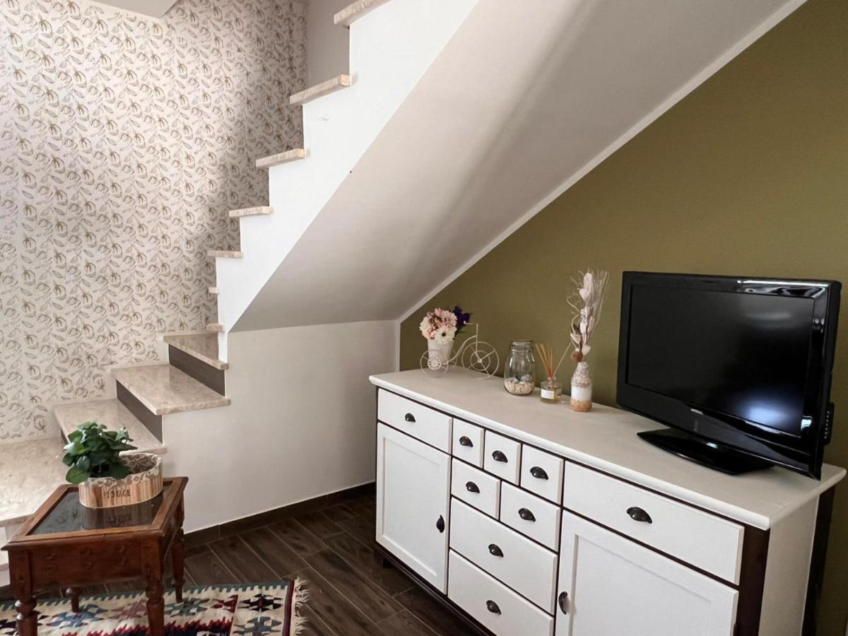La casa di Gigi Apartment Fossa Bagian luar foto