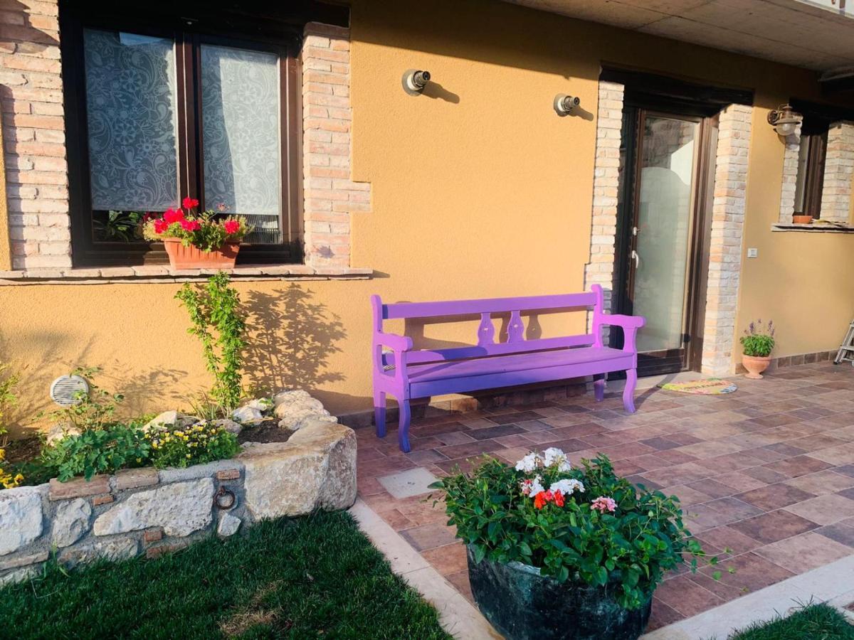 La casa di Gigi Apartment Fossa Bagian luar foto