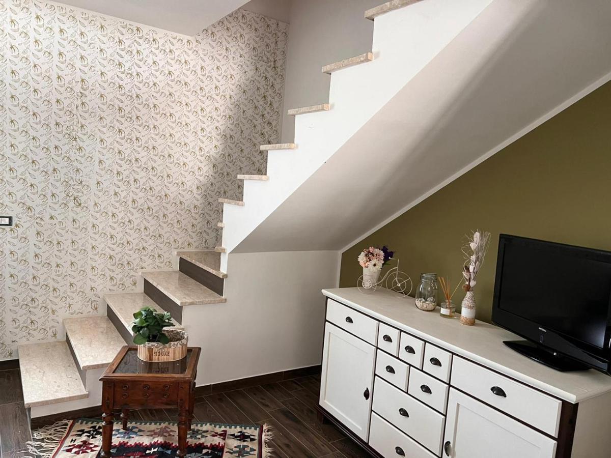 La casa di Gigi Apartment Fossa Bagian luar foto